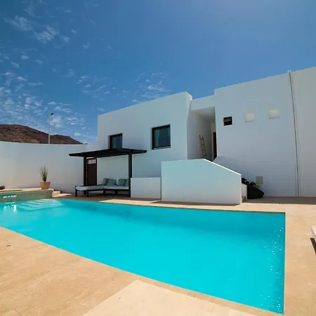 6 Bedroom Luxury 300m From The Water Front Villa Playa Blanca (Lanzarote)