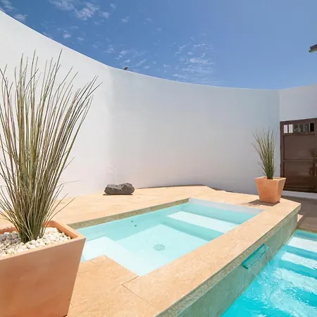 6 Bedroom Luxury 300m From The Water Front