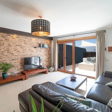 Villa 6 Bedroom Luxury 300m From The Water Front Playa Blanca (Lanzarote)