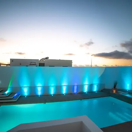 Villa 6 Bedroom Luxury 300m From The Water Front *